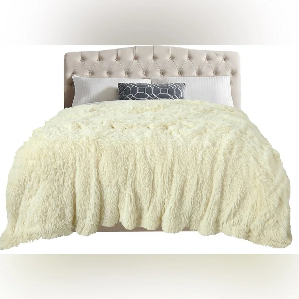BN factory sealed 78”x90” queen super fuzzy blanket “Bartlett pear” soft yellow - Picture 1 of 5